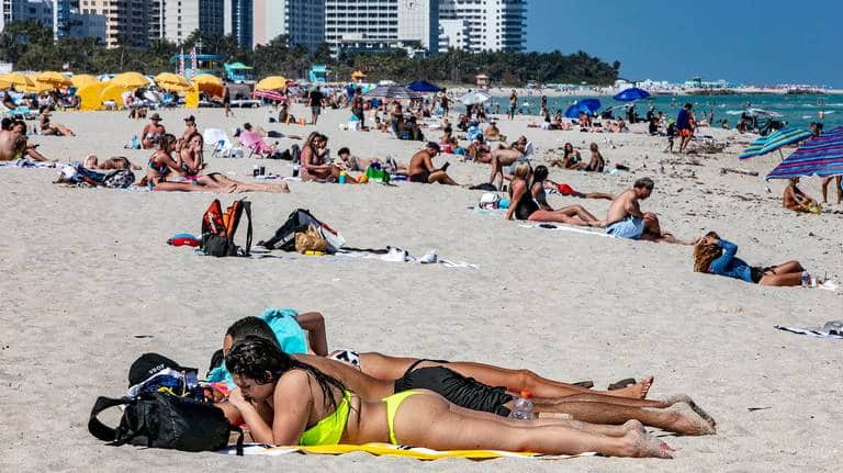 — Minutul de răsărit.  Miami salută sfârșitul limitărilor de călătorie COVID în 33 de țări