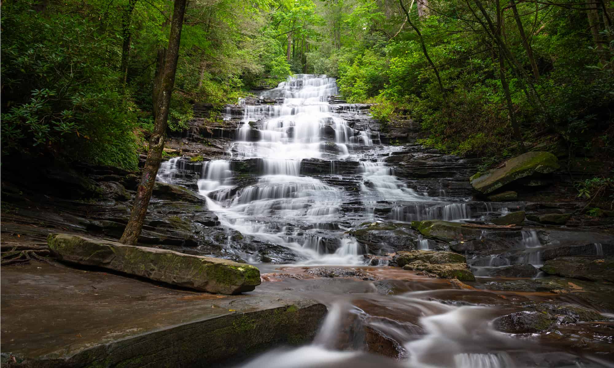 10 dintre cele mai uimitoare cascade din Georgia