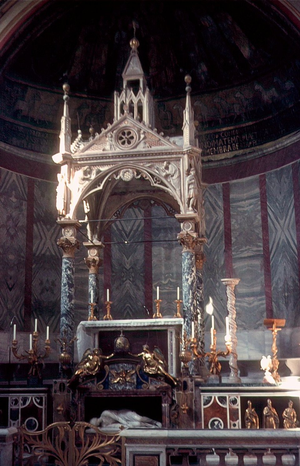 altarul