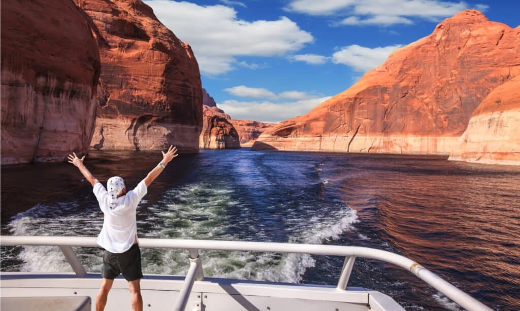 Bărbat pe barca în Arizona