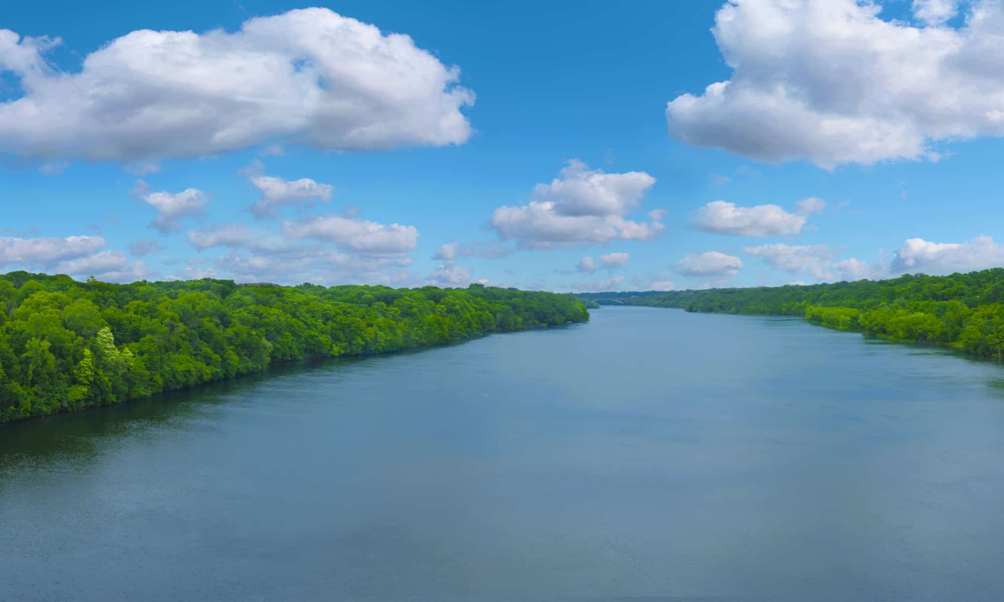Cât de anterior este râul Mississippi?