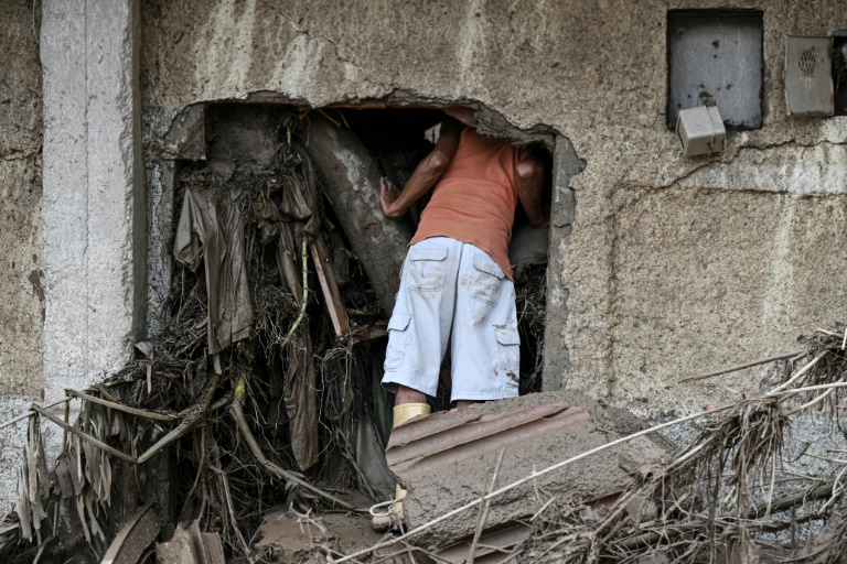 Alunecare de teren în Venezuela: Salvatorii caută 52 de persoane dispărute - ORGANUL