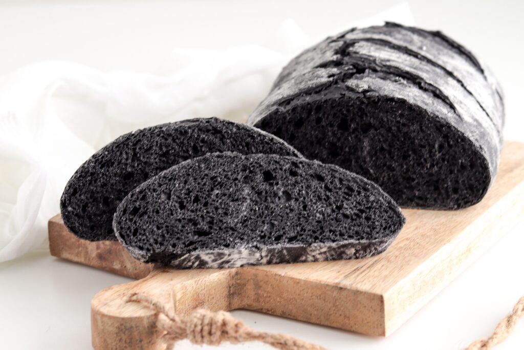 Pâine de legume cu cărbune: Rețeta ușoară de aluat acasă - Tale Of Travels