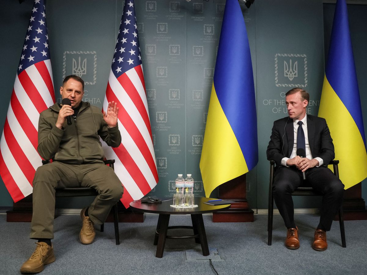 Jake Sullivan (droite), conseiller à la sécurité nationale du président américain et le chef du bureau présidentiel ukrainien Andriy Yermak, lors d