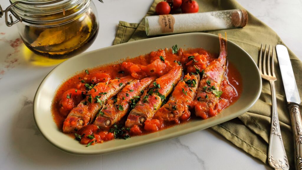 Triglie alla Livornese: rețeta unui preparat tipic din pește toscan - Tale Of Travels