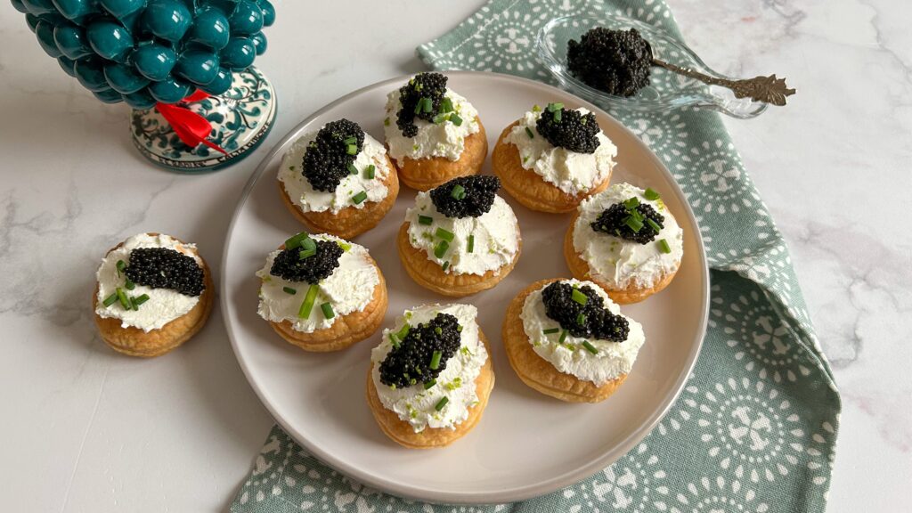 Tartine cu caviar: rețeta unui aperitiv festiv delicat și rafinat - Tale Of Travels