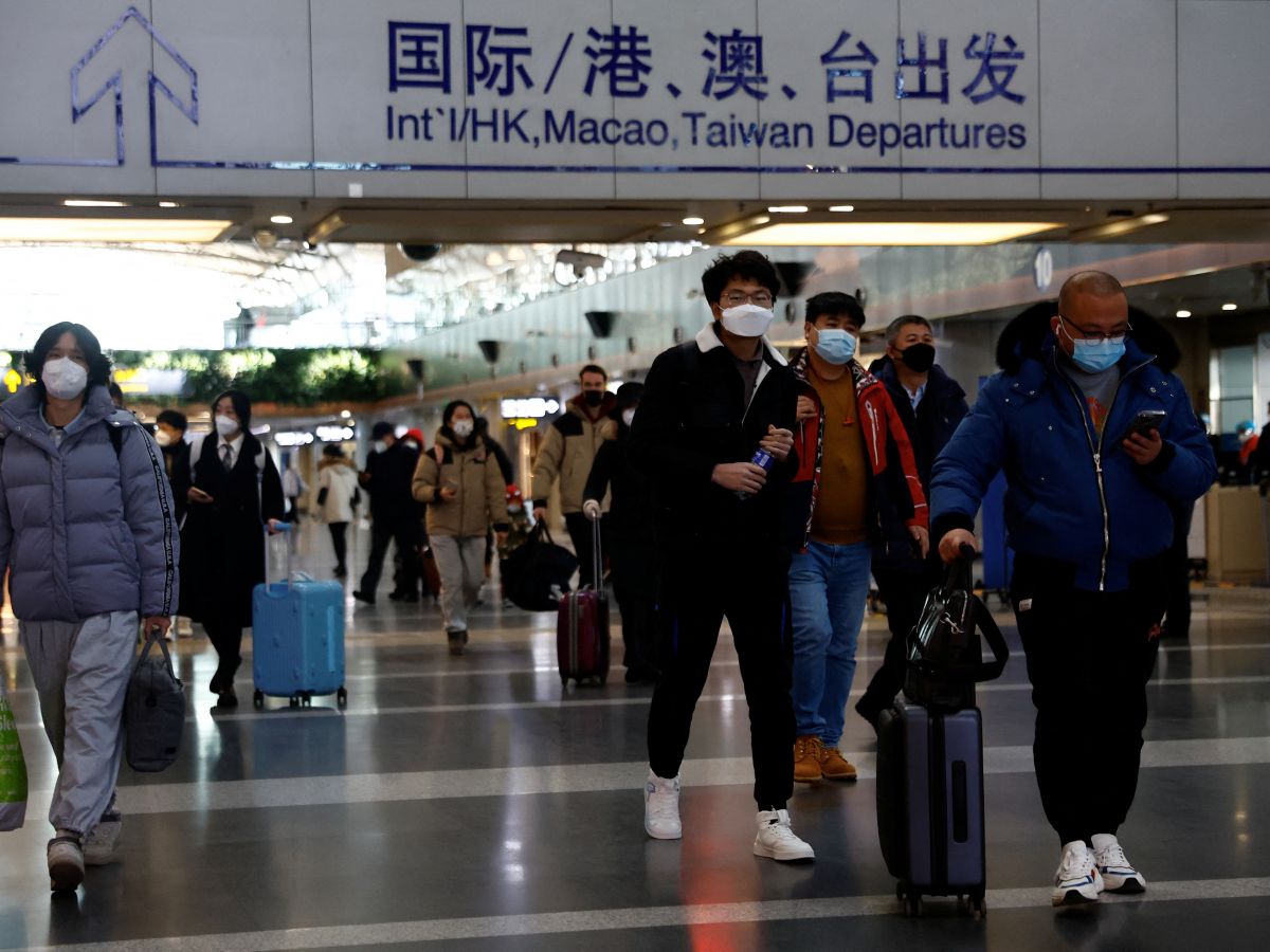 Coronavirus: US considering restrictions on Chinese travelers