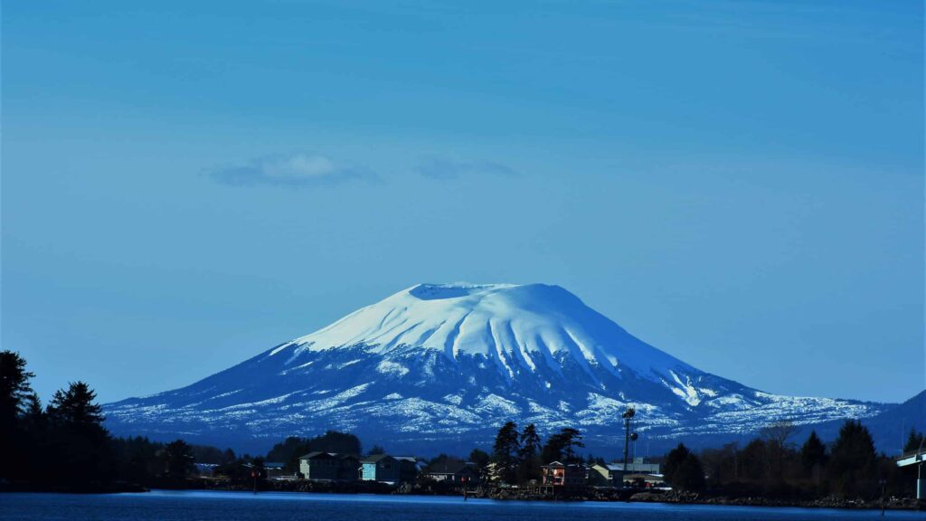 Un vulcan adormit prinde viață după 800 de ani - Tale Of Travels