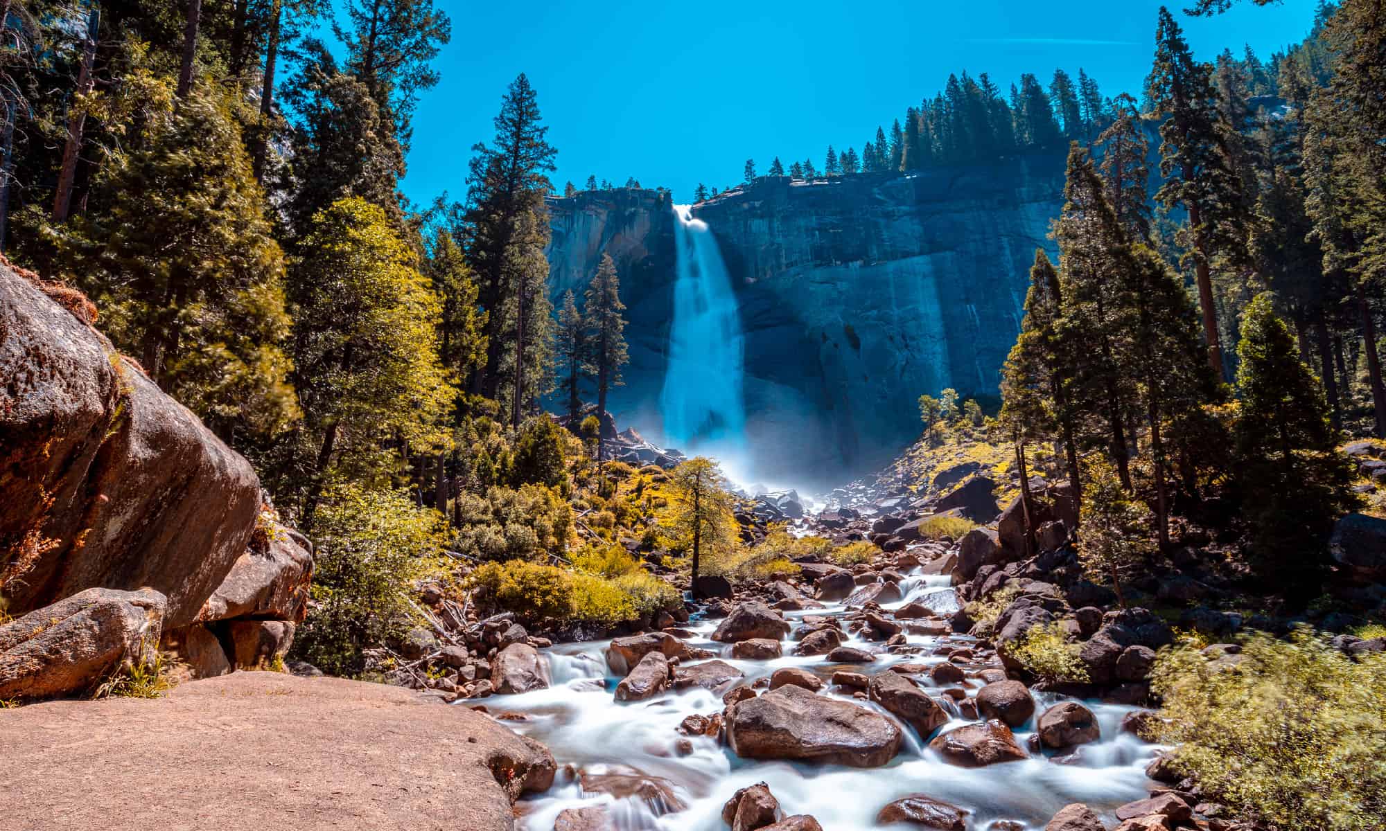 Entdecken Sie den höchsten Wasserfall in Kalifornien - Tale Of Travels