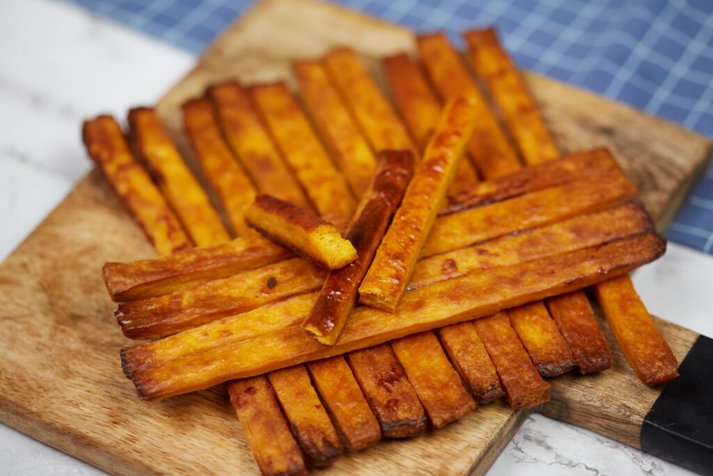 Batoane de cartofi dulci: reteta delicioasa pentru a le prepara crocante si usoare - Tale Of Travels