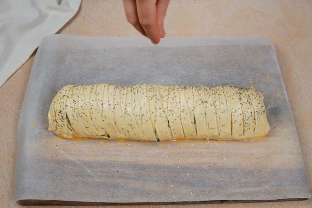 1680904334 888 Easter Cake Roll reinterpretarea delicioasa a clasicului tort de Paste
