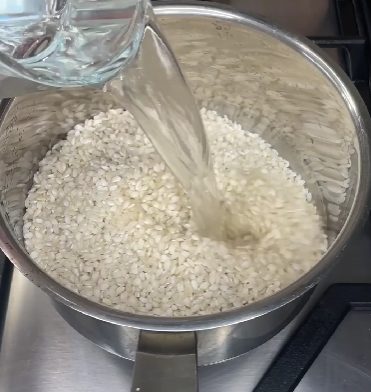 Chipsuri de orez reteta pentru o gustare crocanta si gustoasa