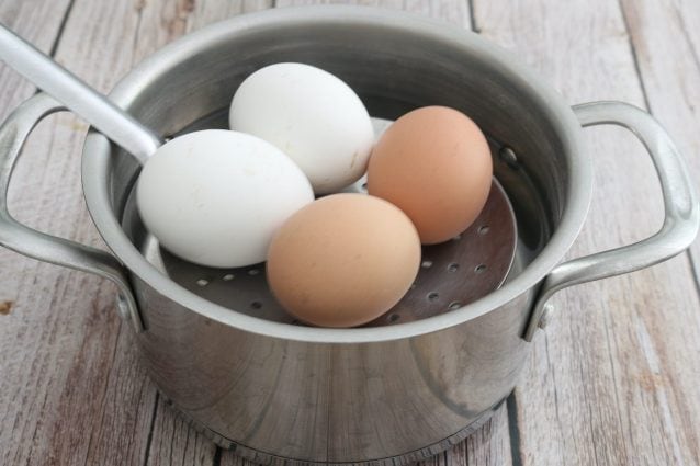 1685490209 947 Ou fiert tare reteta rapida si usoara pentru un ou