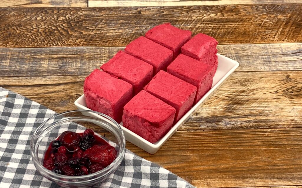 Marshmallow cu fructe de pădure roșii: rețeta de dulciuri moi care cuceresc pe toată lumea - Tale Of Travels