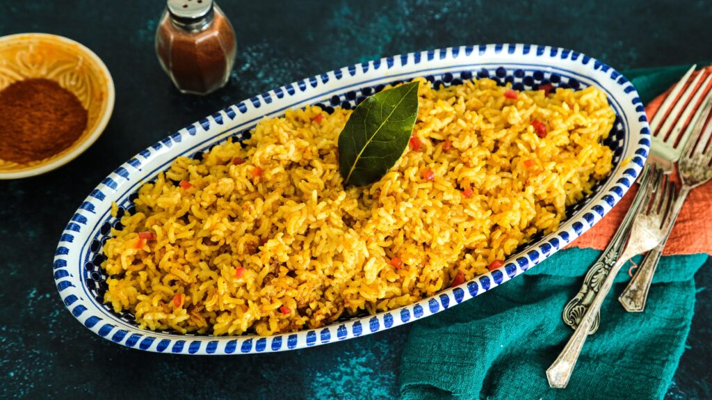 Riso al curry: la ricetta del primo piatto orientale profumato e saporito - Tale Of Travels